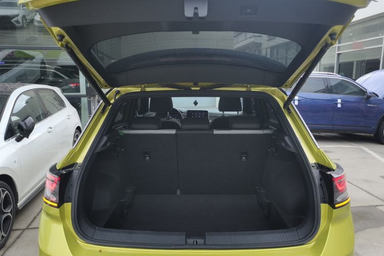 Used Volkswagen T-ROC 2023 300TSI DSG Two-Wheel Drive Starlight Edition
