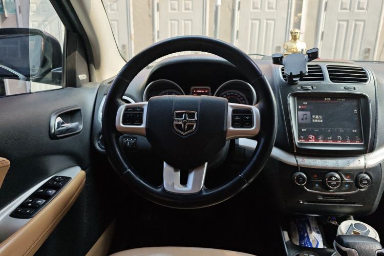 Used Dodge Journey 2013 2.4L Two-Wheel Drive Luxury Version