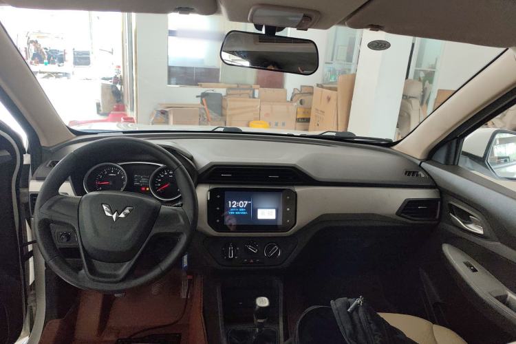 Used Wuling Hongguang 2018 1.5L S Comfort Model L2B Center Console