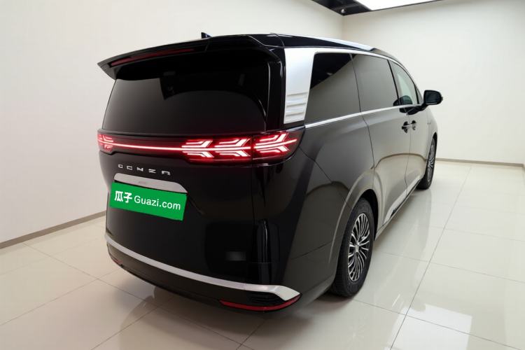 Used Denza D9 2022 DM-i 1040 Prestige Model