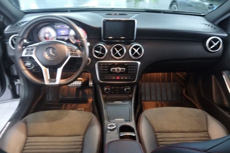 Used Mercedes-Benz A-Class 2015 A 200 Sport Edition Center Console