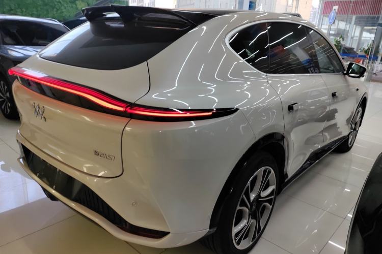 Used IM LS7 2023 100kWh Pro All-Wheel-Drive Version
