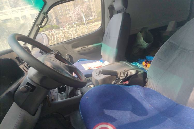 Used Jinbei Hiace 2018 2.0L Fifth-Generation Box Truck Standard Roof 2 Seats 4G19
