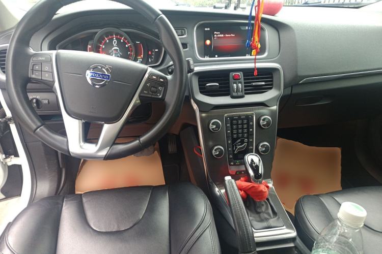 Used Volvo V40 2016 T4 Smart Luxury Edition