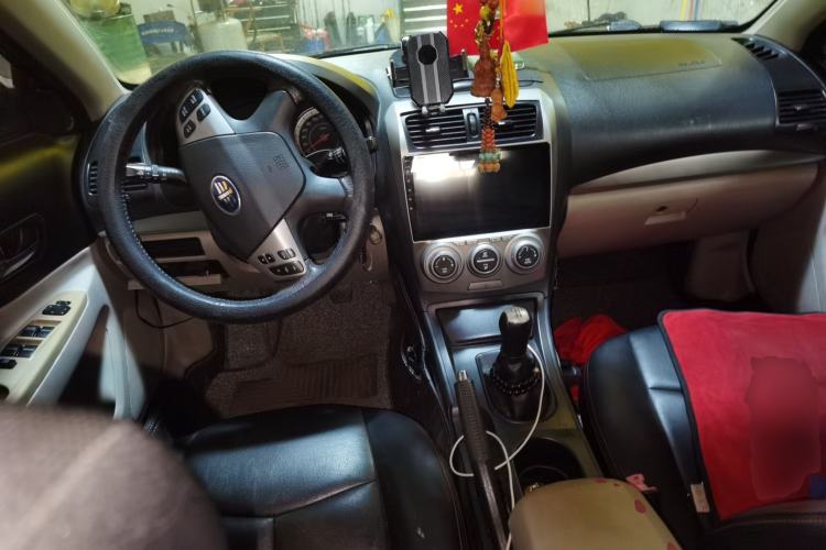 Used Bestune B50 2012 1.6L manual sunroof version Center Console