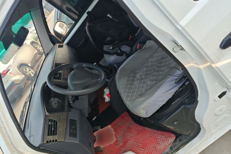 Used Jinbei Hiace X30 2023 1.5L Super-Comfortable Passenger Van 5/6/7-Seater Non-Air-Conditioned Version Model SWC15M