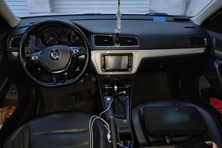 Used Volkswagen Lavida 2017 1.6L Automatic Comfort Edition Center Console