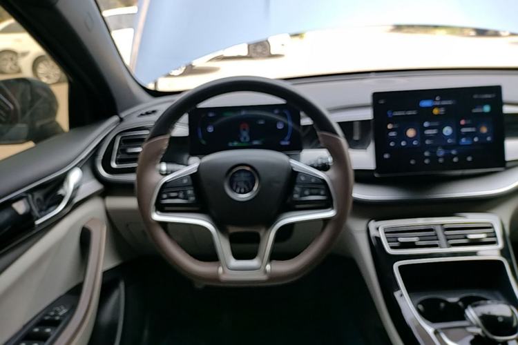 Used BYD Qin PLUS 2024 Honor Edition EV 420KM Leading Model Steering Wheel