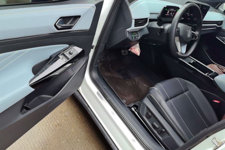 Used Volkswagen ID.4 X 2024 Pure & Smart Edition Driver Seat