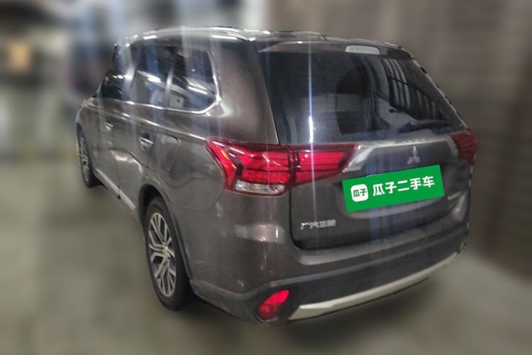 Used Mitsubishi Outlander 2016 2.4L 4x4 Luxury Edition 7-Seater
