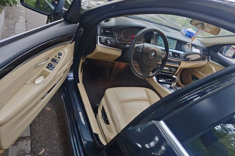 Used BMW 5 Series 2011 523Li Luxury Model
