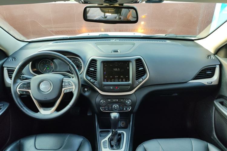 Used Jeep Cherokee 2017 2.0L Superior Edition