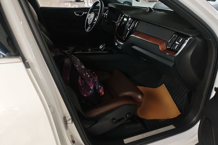 Used Volvo XC60 New Energy 2025 Plug-in Hybrid Long-Range All-Wheel Drive Smart Luxury Edition Right Front Seat