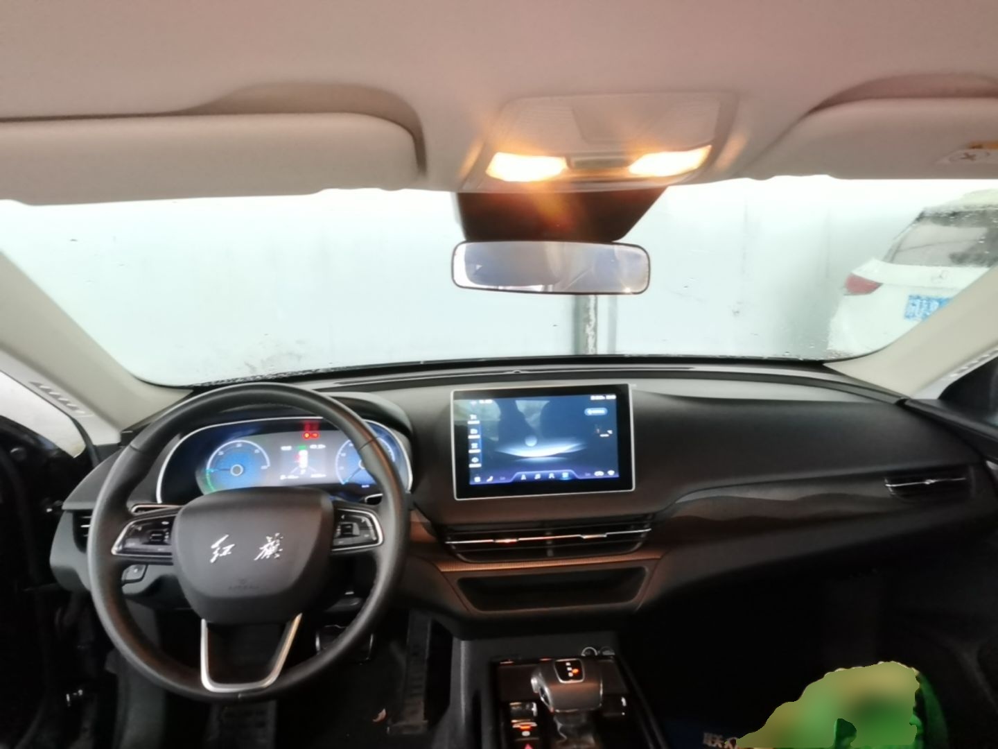 Hongqi E-QM5 2022 431 km Charge & Enjoy Edition — снимка 12