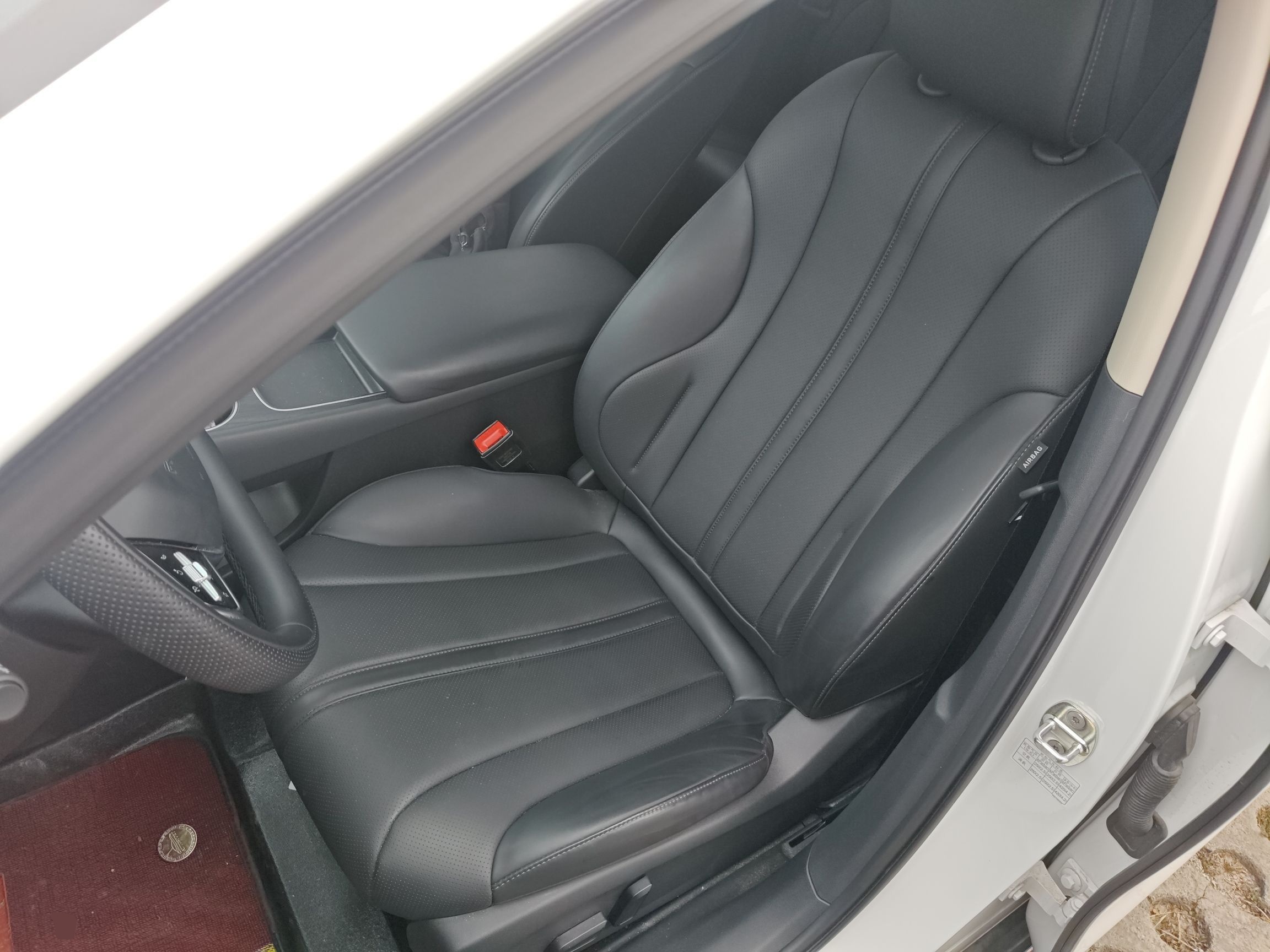 Переднее сиденье в автомобиле