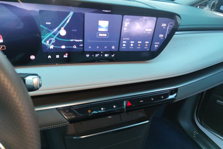 Used Buick GL8 2025 Lu Zun Deluxe Edition Audio And AC Panel