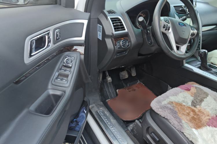 Used Ford Explorer 2013 3.5L Deluxe Model
