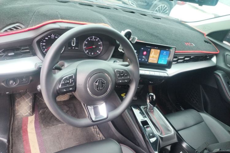 Used MG 5 2022 180 DVVT CVT Youth Style Edition Center Console