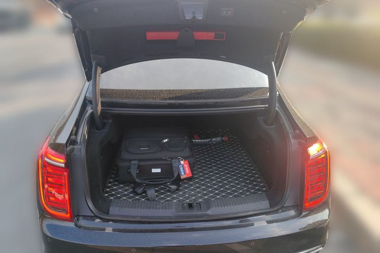 Used Hongqi H9 2020 Revised Version 2.0T Smart Connect Flagship Edition Trunk