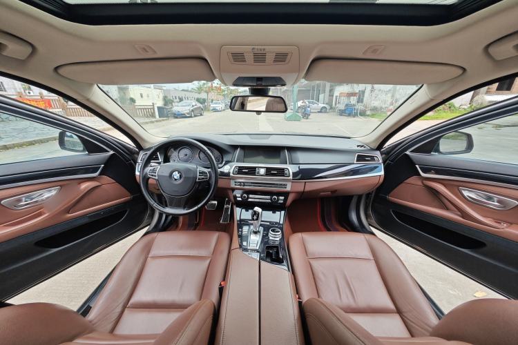 Used BMW 5 Series 2014 520Li Elegant Model Interior 1