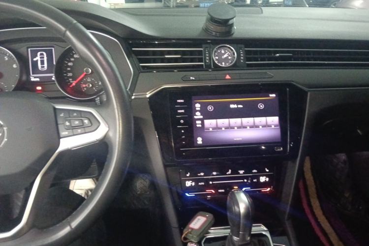 Used Volkswagen Magotan 2020 330TSI DSG Leading Model Center Console