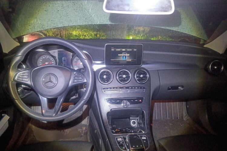 Used Mercedes-Benz C-Class 2018 C 180 L Fashion Edition Sport Version Center Console