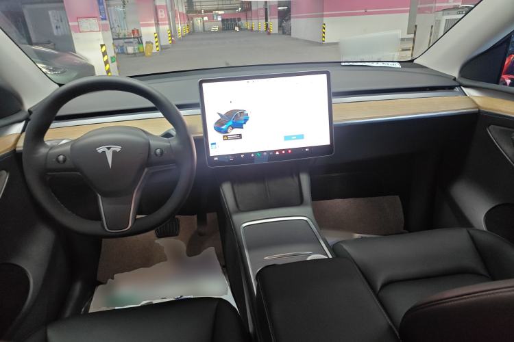 Used Tesla Model Y 2022 Long-Range All-Wheel-Drive Version Center Console