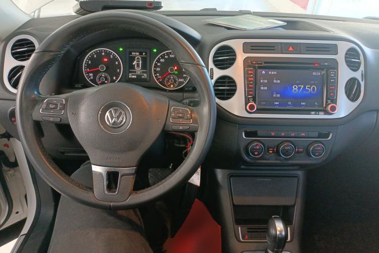 Used Volkswagen Tiguan 2015 1.8TSI Automatic Two-Wheel Drive Comfort Edition Center Console