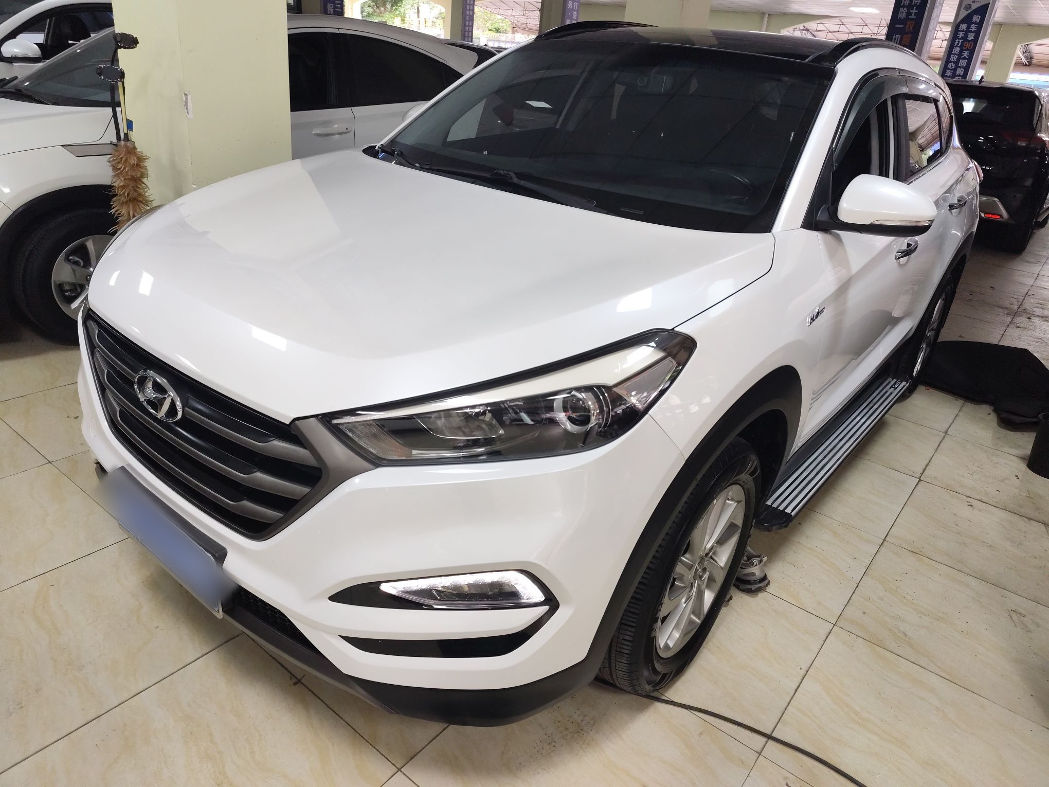 Под передней частью автомобиля