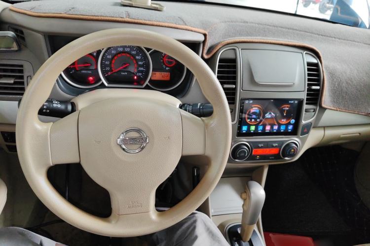 Used Nissan Sylphy 2012 Classic 1.6XE Automatic Comfort Edition Center Console