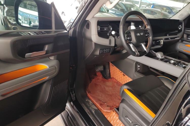 Used BAIC Off-Road BJ40 2024 2.0T All-New Urban Hunter Edition Chivalrous Style
