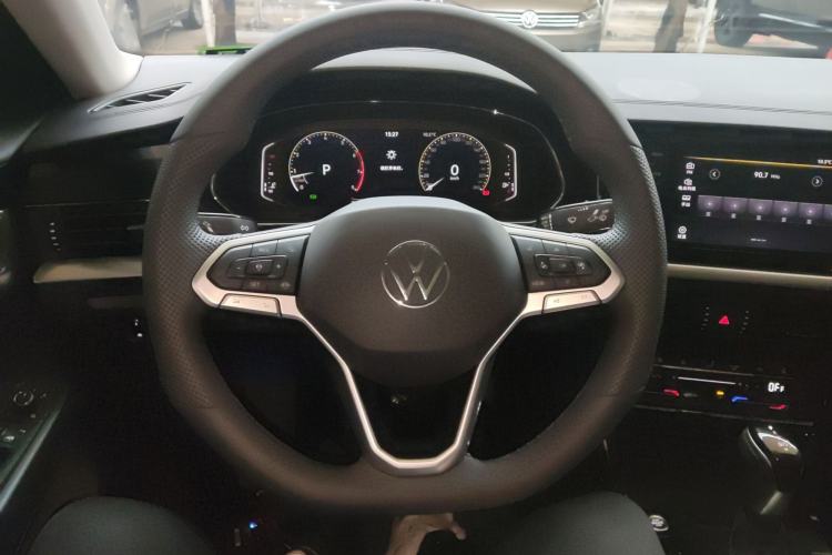 Used Volkswagen Passat 2025 Outstanding Model 380TSI Starry Dragon Edition Steering Wheel