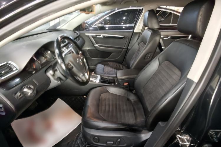 Used Volkswagen Magotan 2016 2.0 TSI Luxury Comfort Version Interior 2