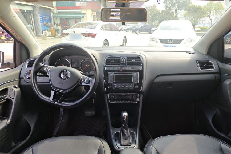 Used Volkswagen Polo 2016 1.6L Automatic Luxury Model Center Console