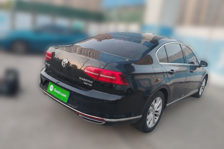 Used Volkswagen Magotan 2018 330TSI DSG Luxury Model Rear Right 45 Deg