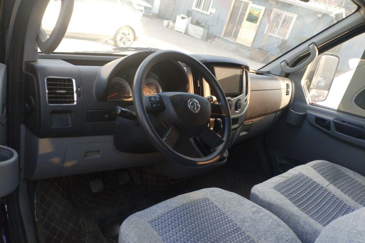 Used Dongfeng Yufeng Yufeng 2020 2.3T Economy Standard Edition Logistics Vehicle Short Wheelbase Mid-Roof Design 5-9 Seats WP2.3