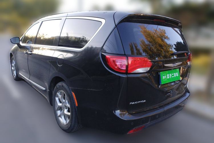 Used Chrysler Grand Voyager 2017 3.6L Premium Edition
