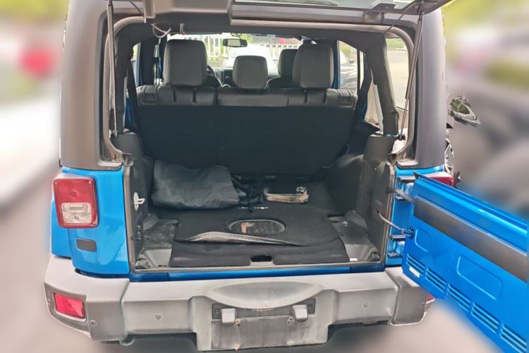 Used Jeep Wrangler 2015 3.0L Sahara Four-Door Edition
