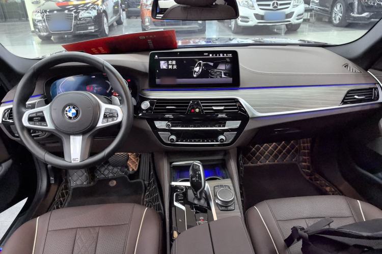 Used BMW 5 Series 2022 Restyled 530Li Leading Edition M Sport Package Center Console