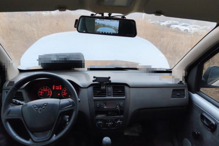 Used Wuling Rongguang S 2021 1.2L Base Model 5-Seater LSI Center Console