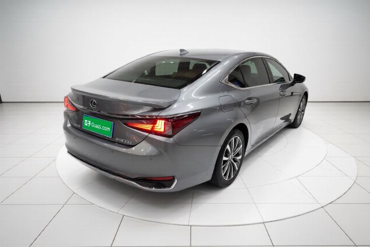 Used Lexus ES 2020 300h Premier Edition
