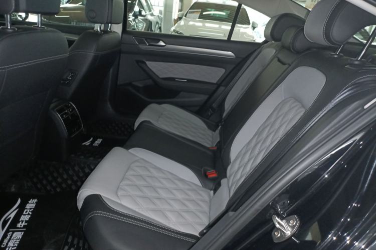 Used Volkswagen Magotan 2023 2 Million Units Limited Edition 330TSI DSG Leading Version Left Rear Seat