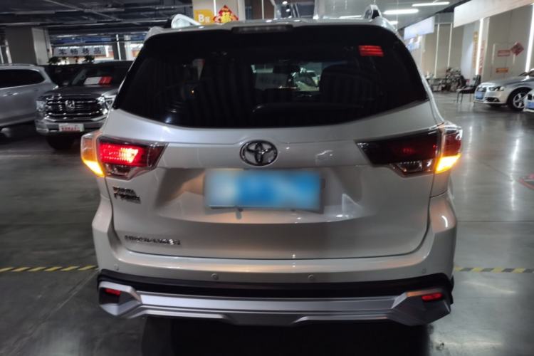 Used Toyota Highlander 2017 2.0T Four-Wheel Drive Luxury Edition 7 Seats Rear