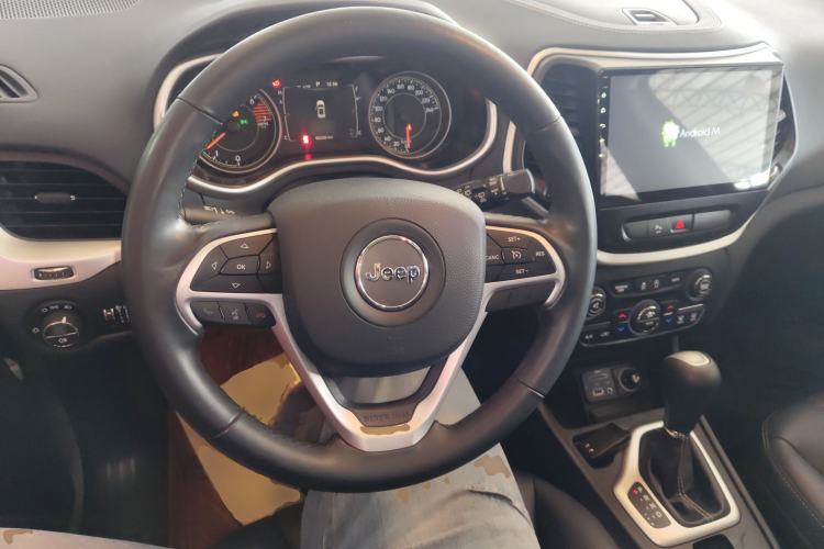 Used Jeep Cherokee 2016 2.4L Leading Edition
