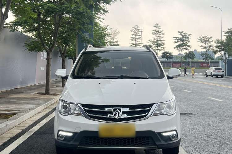 Used Baojun 730 2015 1.8L Manual Luxury Navigation ESP Version 7-seater
