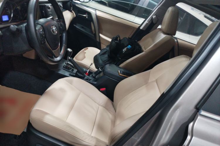 Used Toyota RAV4 2015 2.5L Automatic 4x4 Luxury Edition
