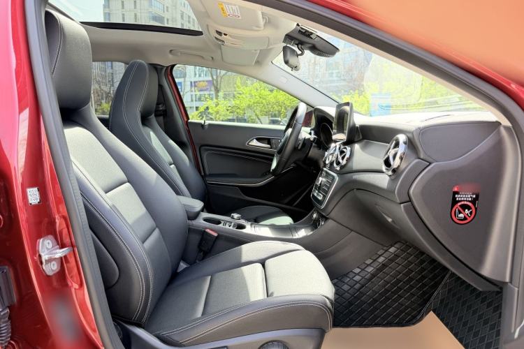 Used Mercedes-Benz GLA 2018 GLA 200 Fashion Model Right Front Seat