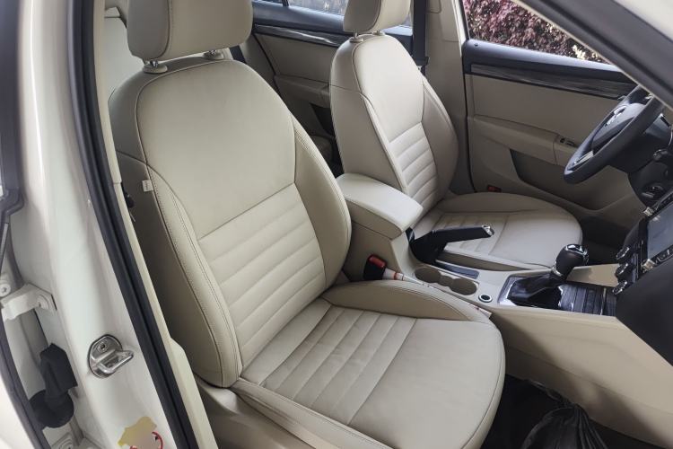 Used Skoda Octavia 2017 1.6L Automatic Smart Drive Edition Right Front Seat