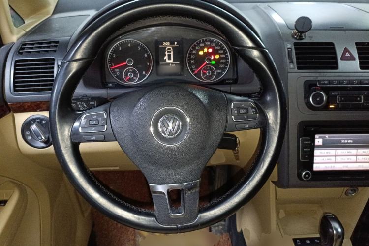 Used Volkswagen Touran 2011 1.4T DSG ZhiZhen Edition 5 Seats Steering Wheel