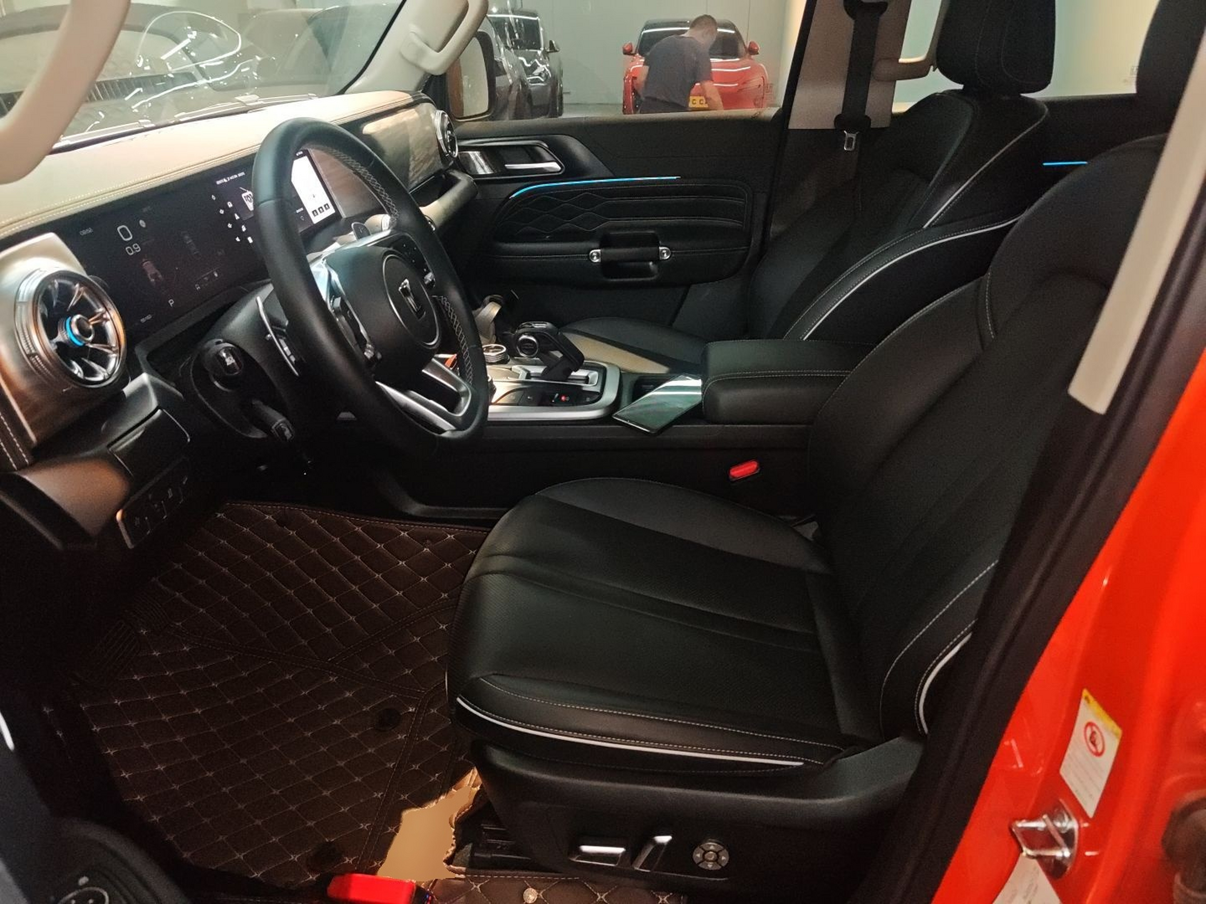 المقاعد الأمامية داخل السيارة